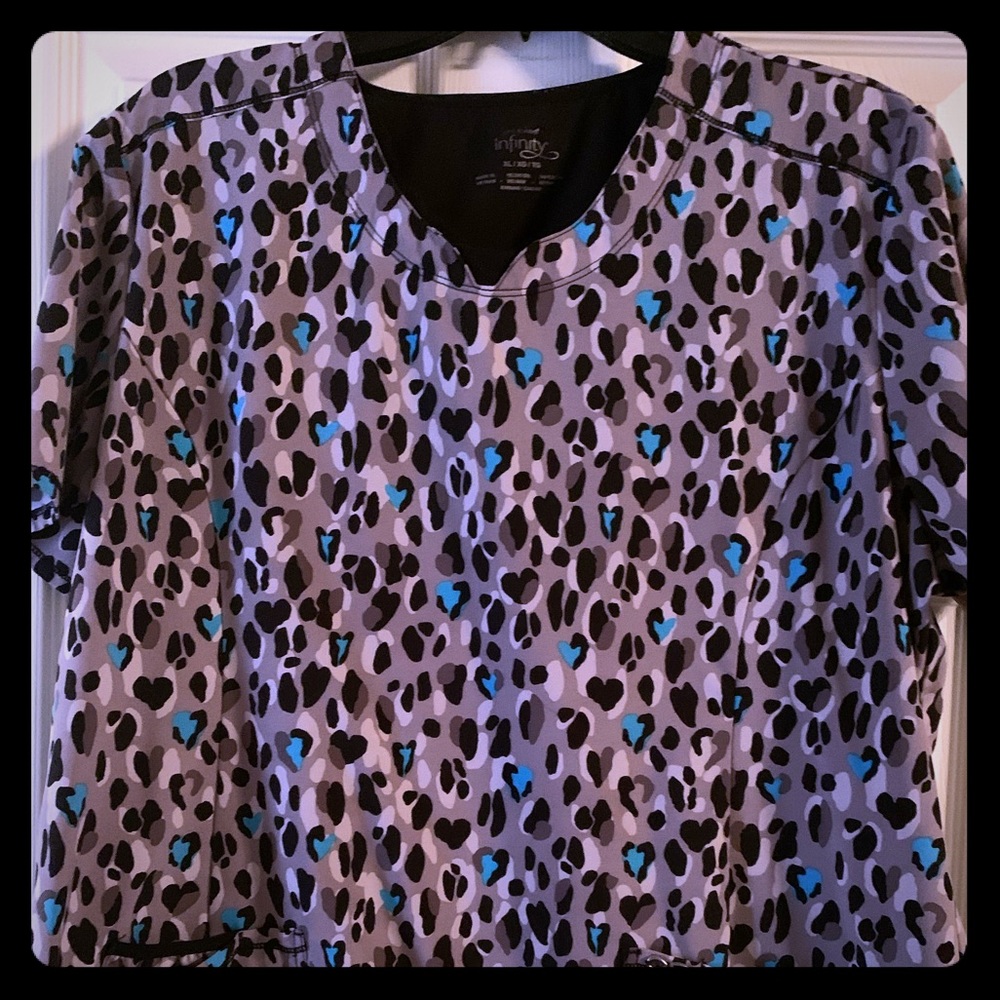 Women’s scrub top